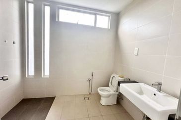 The Green @ Horizon Hills - Double Storey Terrace House End Lot For Sale Now!