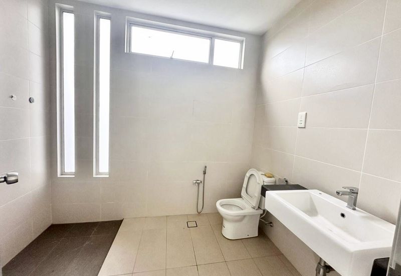 The Green @ Horizon Hills - Double Storey Terrace House End Lot For Sale Now!