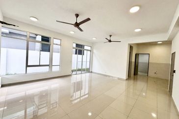 The Green @ Horizon Hills - Double Storey Terrace House End Lot For Sale Now!