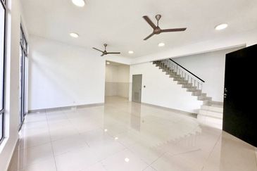 The Green @ Horizon Hills - Double Storey Terrace House End Lot For Sale Now!