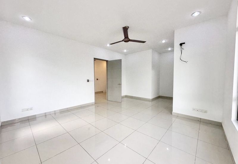 The Green @ Horizon Hills - Double Storey Terrace House End Lot For Sale Now!