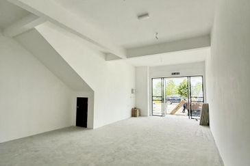 Taman Mount Austin Commercial