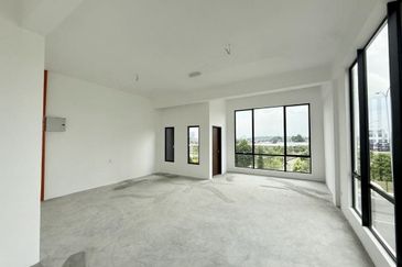 Taman Mount Austin Commercial