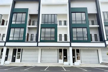 Taman Mount Austin Commercial