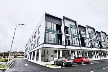 Taman Mount Austin Commercial