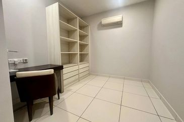 Somerset Puteri Harbour