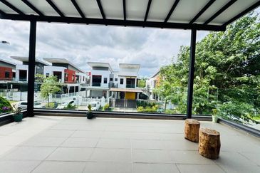 The Canal Garden South @ Horizon Hills 3 Storey Semi Detached (Cluster Type) For Sale Now!