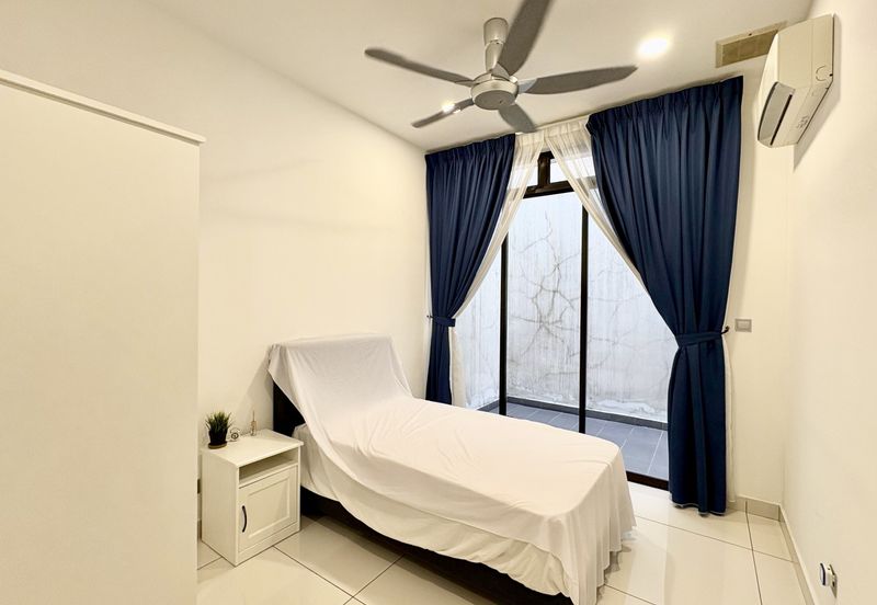 The Canal Garden South, Horizon Hills