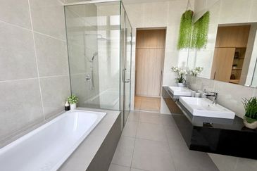 Iskandar Puteri 2 Storey Superlink House For Sale!