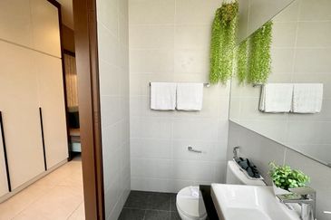 Iskandar Puteri 2 Storey Superlink House For Sale!