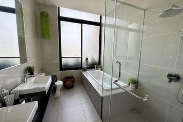 Iskandar Puteri 2 Storey Superlink House For Sale!