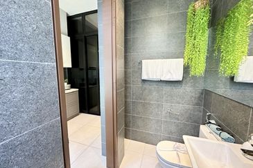 Iskandar Puteri 2 Storey Superlink House For Sale!