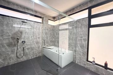 The Canal Garden @ Horizon Hills 3 Storey Semi Detached House For Sale Now!