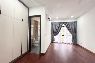 The Canal Garden @ Horizon Hills 3 Storey Semi Detached House For Sale Now!