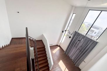 The Canal Garden @ Horizon Hills 3 Storey Semi Detached House For Sale Now!