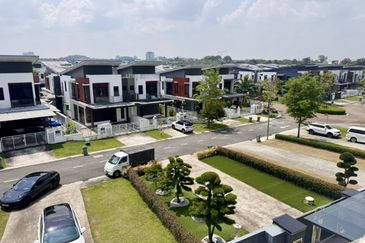 The Canal Garden @ Horizon Hills 3 Storey Semi Detached House For Sale Now!