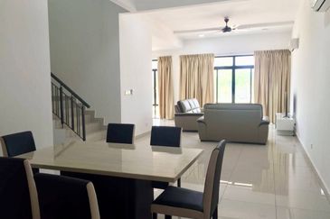 The Canal Garden North @ Horizon Hills Double Storey Terrace House For Rent!