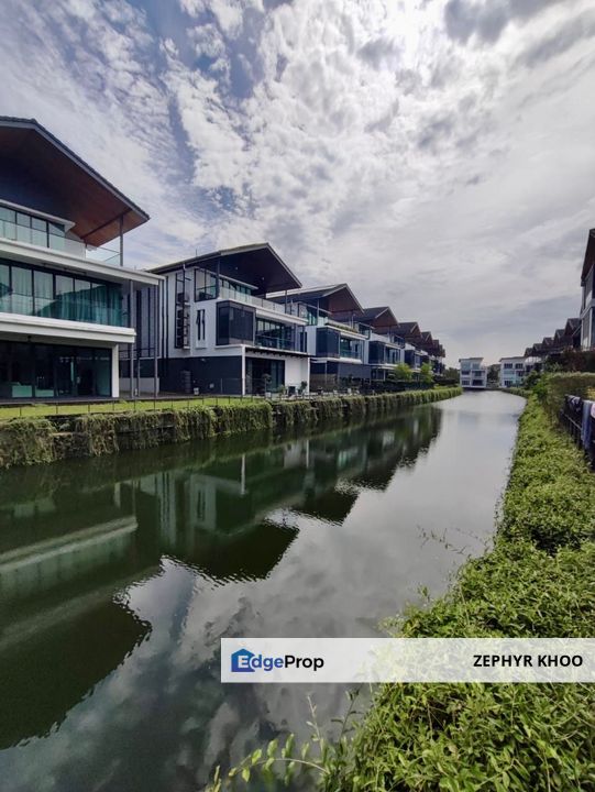 Senibong Cove Isola Grandeur Canal View 3 Storey Bungalow House For Sale, Johor, Masai