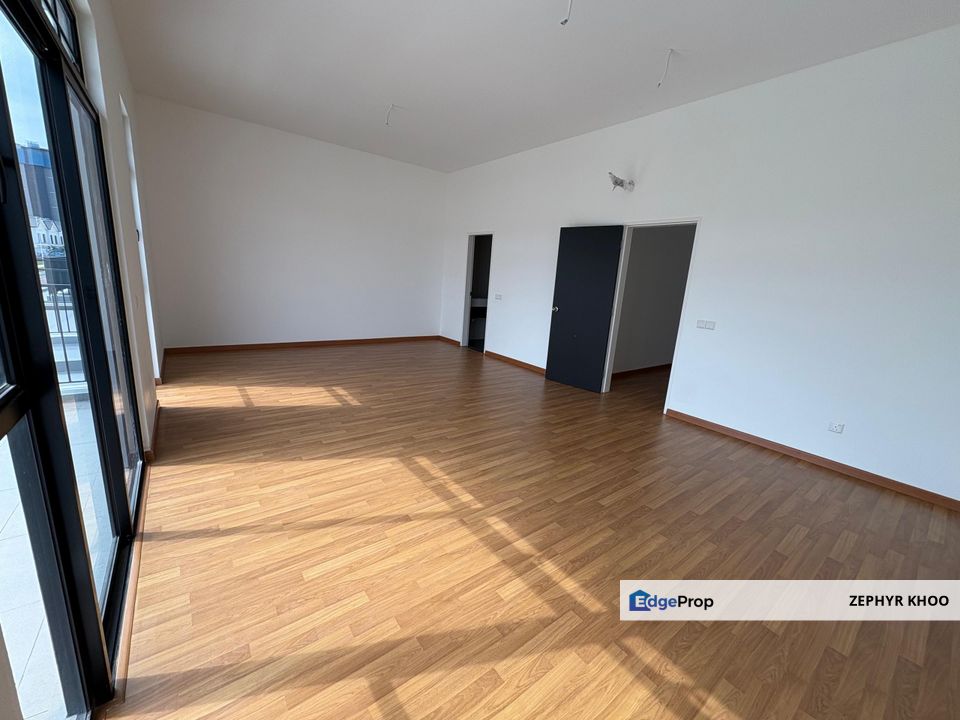 Wallace, Commune @ Eco Botanic Double Storey Link Cluster House For Sale, Johor, Nusajaya