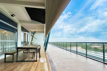 Somerset Puteri Harbour