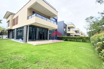 Forest City Golf Resort, Gelang Petah