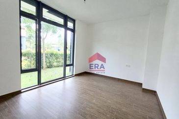 Forest City Golf Resort, Gelang Petah