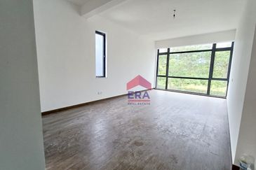 Forest City Golf Resort, Gelang Petah