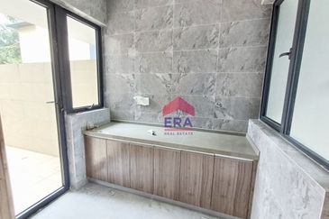 Forest City Golf Resort, Gelang Petah