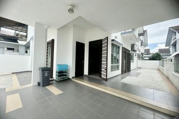 The Golf East @ Horizon Hills Cluster House For Sale