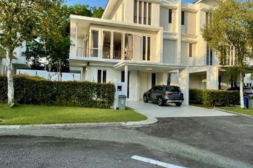 Emerald Bay @ Puteri harbour