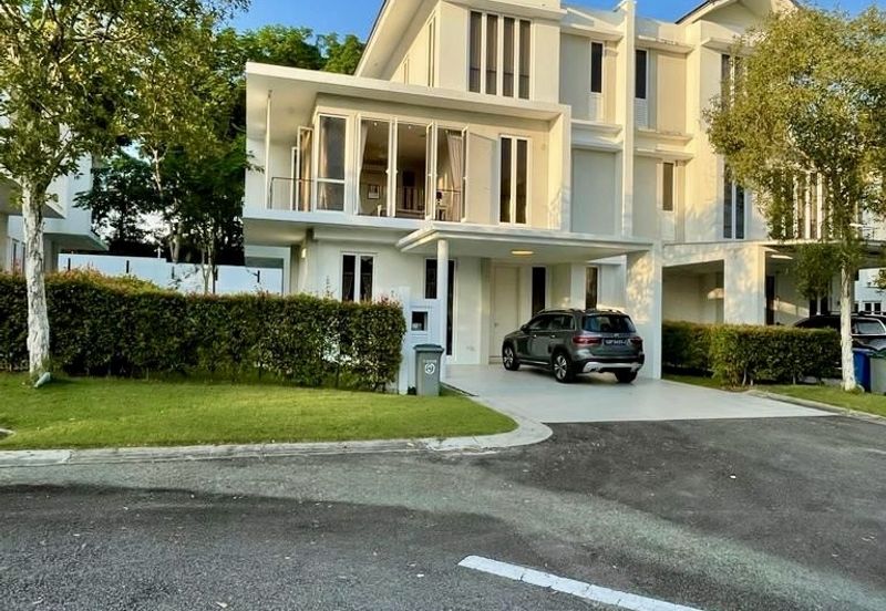 Emerald Bay @ Puteri harbour