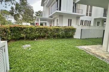 Emerald Bay @ Puteri harbour