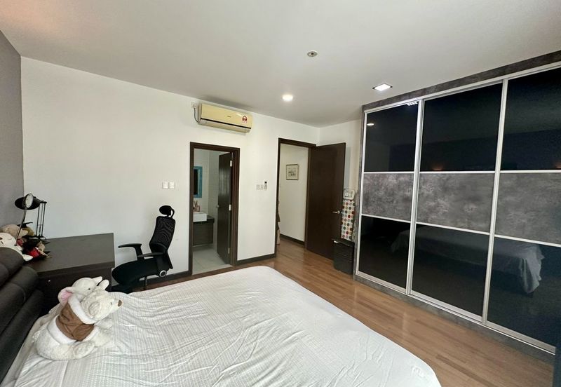 The Straits View Residences