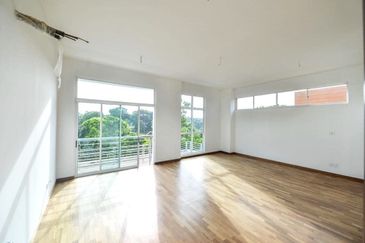 Horizon Hills 2.5 Storey Bungalow House For Sale