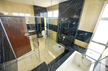 Horizon Hills 2.5 Storey Bungalow House For Sale