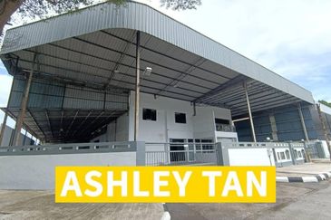 NEW REFURBISH Semi-D Factory Warehouse IKS Valdor Sg Bakap 2-adjoining