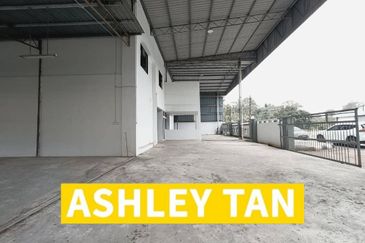 NEW REFURBISH Semi-D Factory Warehouse IKS Valdor Sg Bakap 2-adjoining