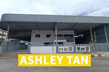 NEW REFURBISH Semi-D Factory Warehouse IKS Valdor Sg Bakap 2-adjoining