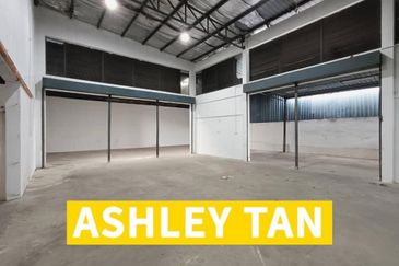 NEW REFURBISH Semi-D Factory Warehouse IKS Valdor Sg Bakap 2-adjoining