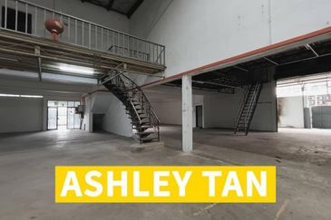 NEW REFURBISH Semi-D Factory Warehouse IKS Valdor Sg Bakap 2-adjoining