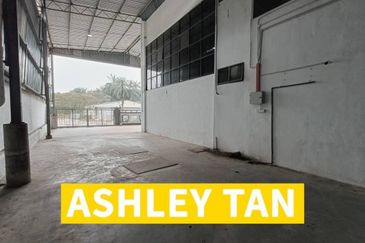 NEW REFURBISH Semi-D Factory Warehouse IKS Valdor Sg Bakap 2-adjoining
