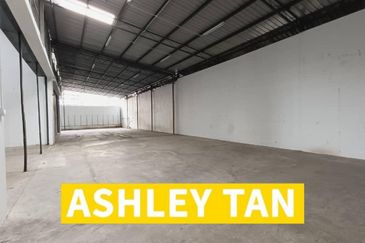 NEW REFURBISH Semi-D Factory Warehouse IKS Valdor Sg Bakap 2-adjoining