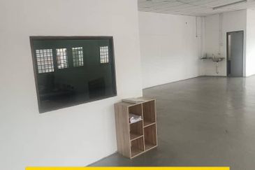 Strategic Location 1.5 Storey Terrace Factory Warehouse Valdor 7000sft