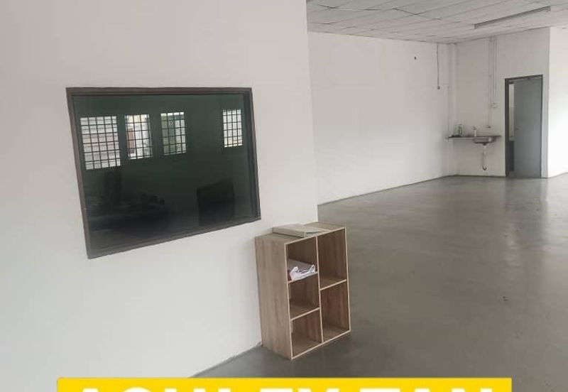 Strategic Location 1.5 Storey Terrace Factory Warehouse Valdor 7000sft