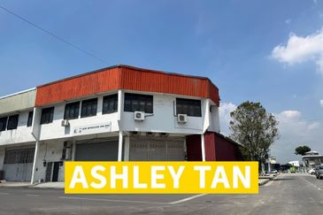 Strategic Location 1.5 Storey Terrace Factory Warehouse Valdor 7000sft