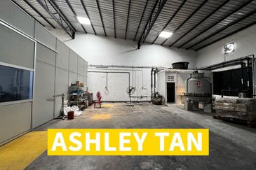 Strategic Location 1.5 Storey Terrace Factory Warehouse Valdor 7000sft