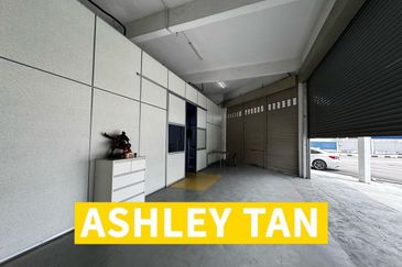 Strategic Location 1.5 Storey Terrace Factory Warehouse Valdor 7000sft