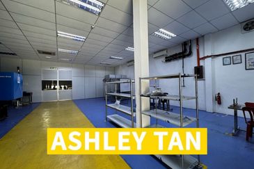 Strategic Location 1.5 Storey Terrace Factory Warehouse Valdor 7000sft