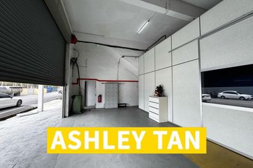 Strategic Location 1.5 Storey Terrace Factory Warehouse Valdor 7000sft