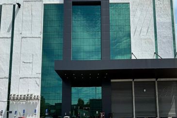 Multipurpose Three Storey Detached Factory Perai with 6nos Loading Bay